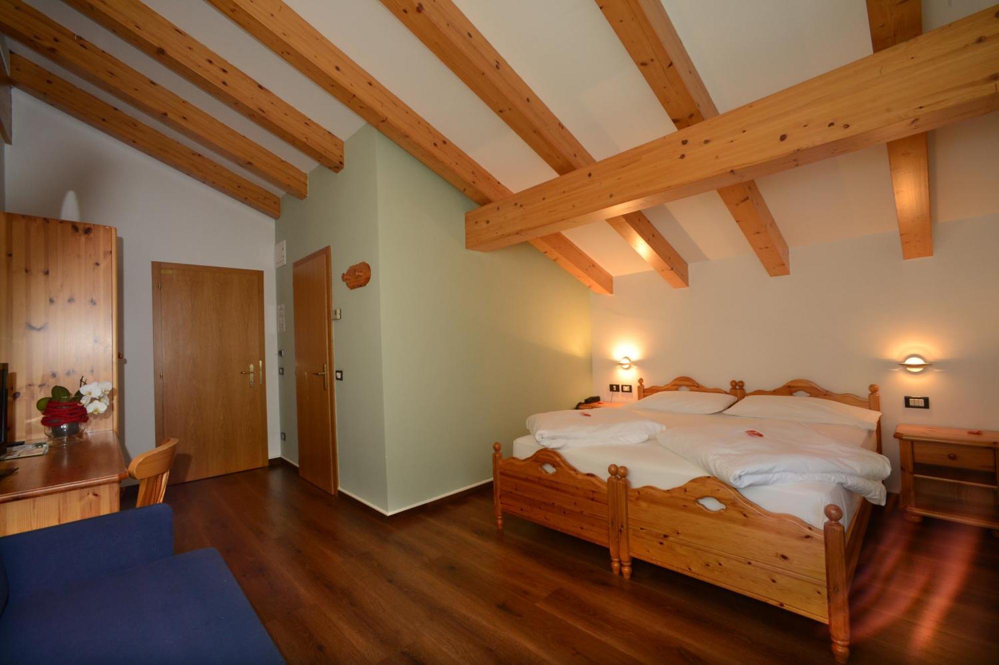 Hotel Nele Ziano Di Fiemme Ruang foto