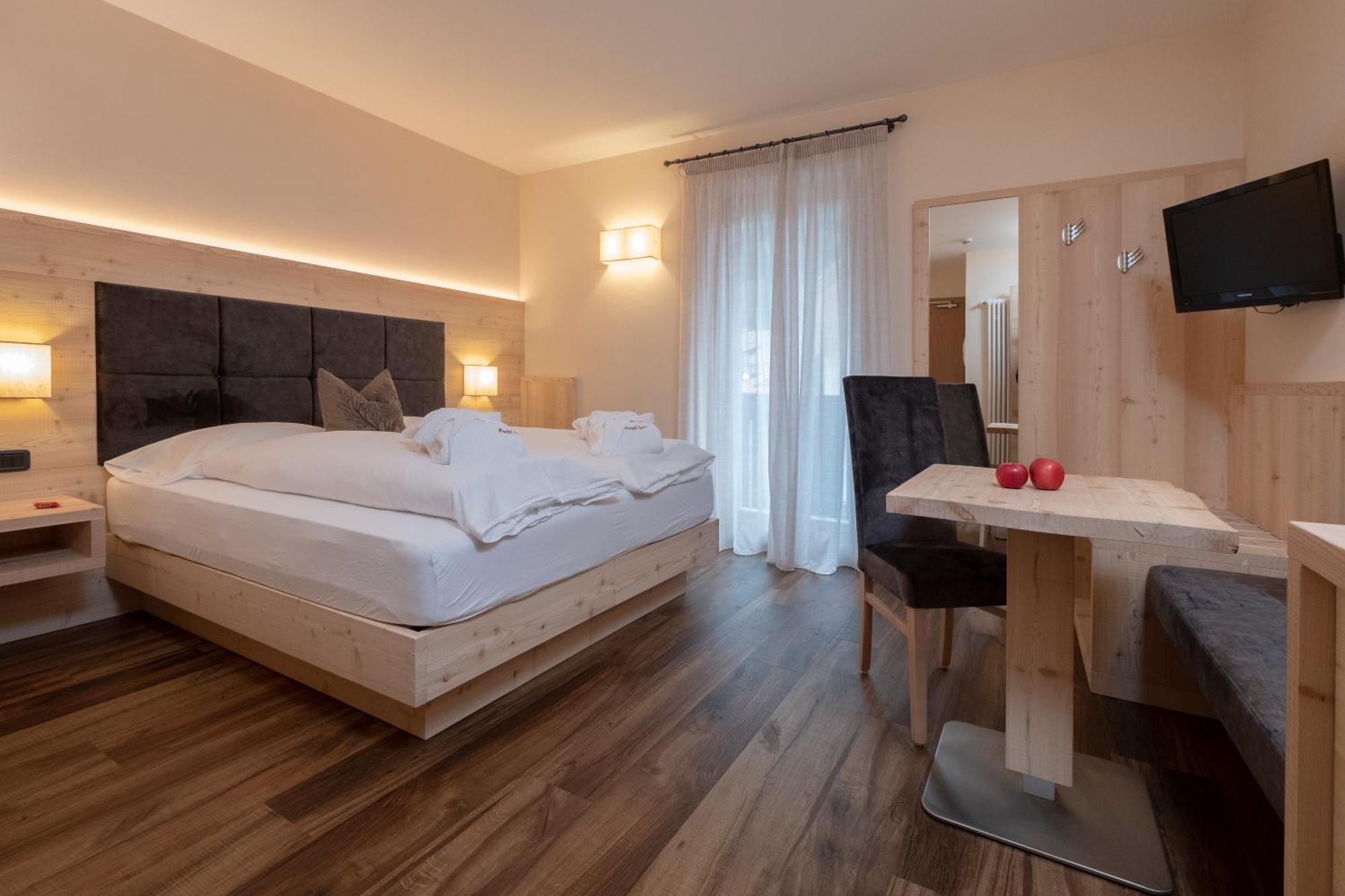 Hotel Nele Ziano Di Fiemme Bagian luar foto