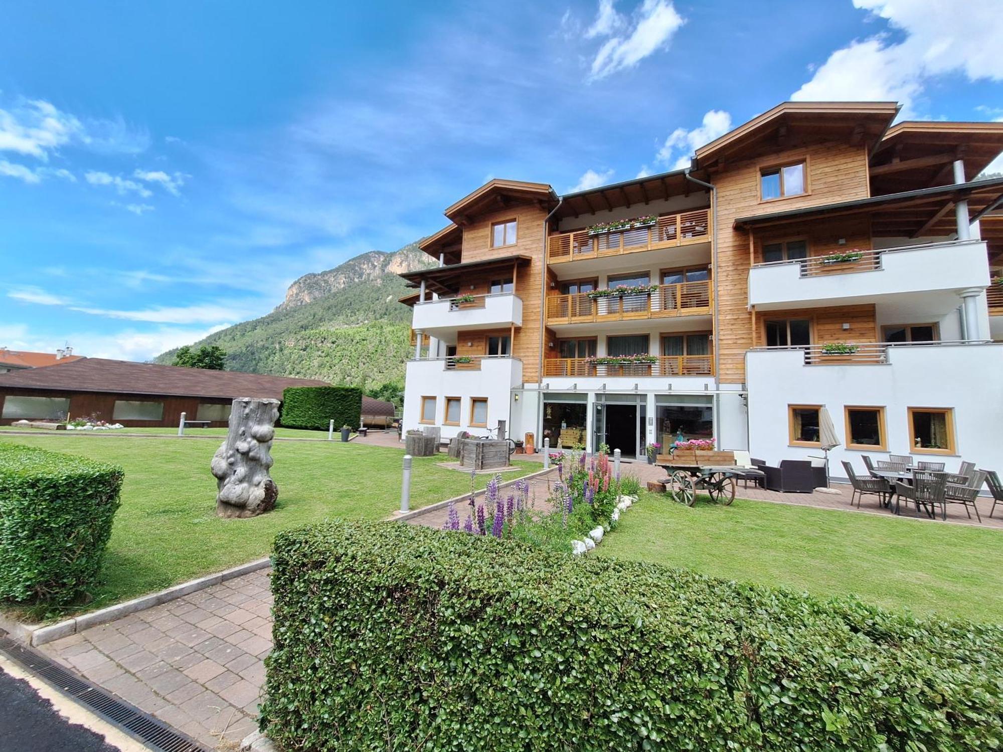Hotel Nele Ziano Di Fiemme Bagian luar foto